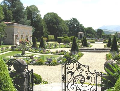 Les Jardins d'Arnaga à Cambo-les Bains proche de l'Hôtel 2 étoiles restaurant Mendy, hôtel de charme à Saint Jean le Vieux proche de Saint Jean Pied de Port, Pyrénées Atlantiques