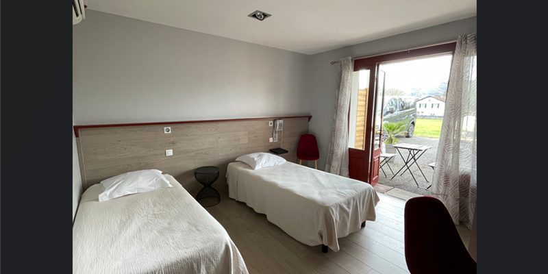 chambre pmr - Hotel Mendy, hotel à St jean Pied de Port