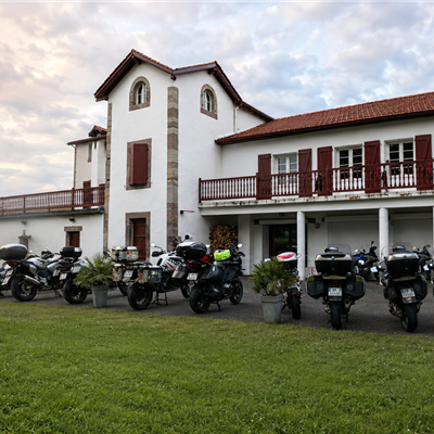 Relais pour motards au Pays Basque – Hôtel MENDY à Saint-Jean-le-Vieux, près de Saint-Jean-Pied-de-Port - Hotel Mendy, hotel à St jean Pied de Port