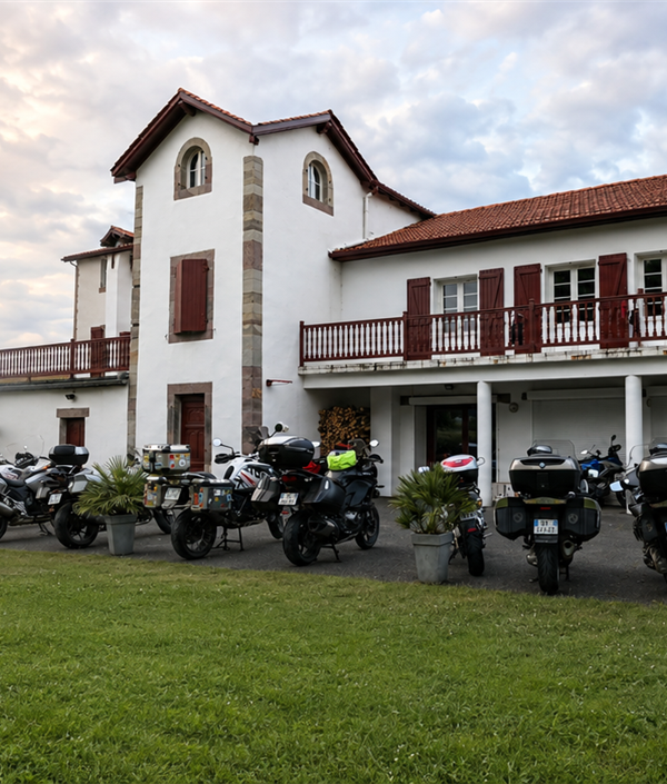 Relais pour motards au Pays Basque – Hôtel MENDY à Saint-Jean-le-Vieux, près de Saint-Jean-Pied-de-Port - Hotel Mendy, hotel à St jean Pied de Port